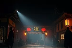 《午夜打字机》封面:台灯下噼啪作响的老式打字机与卷起的稿纸